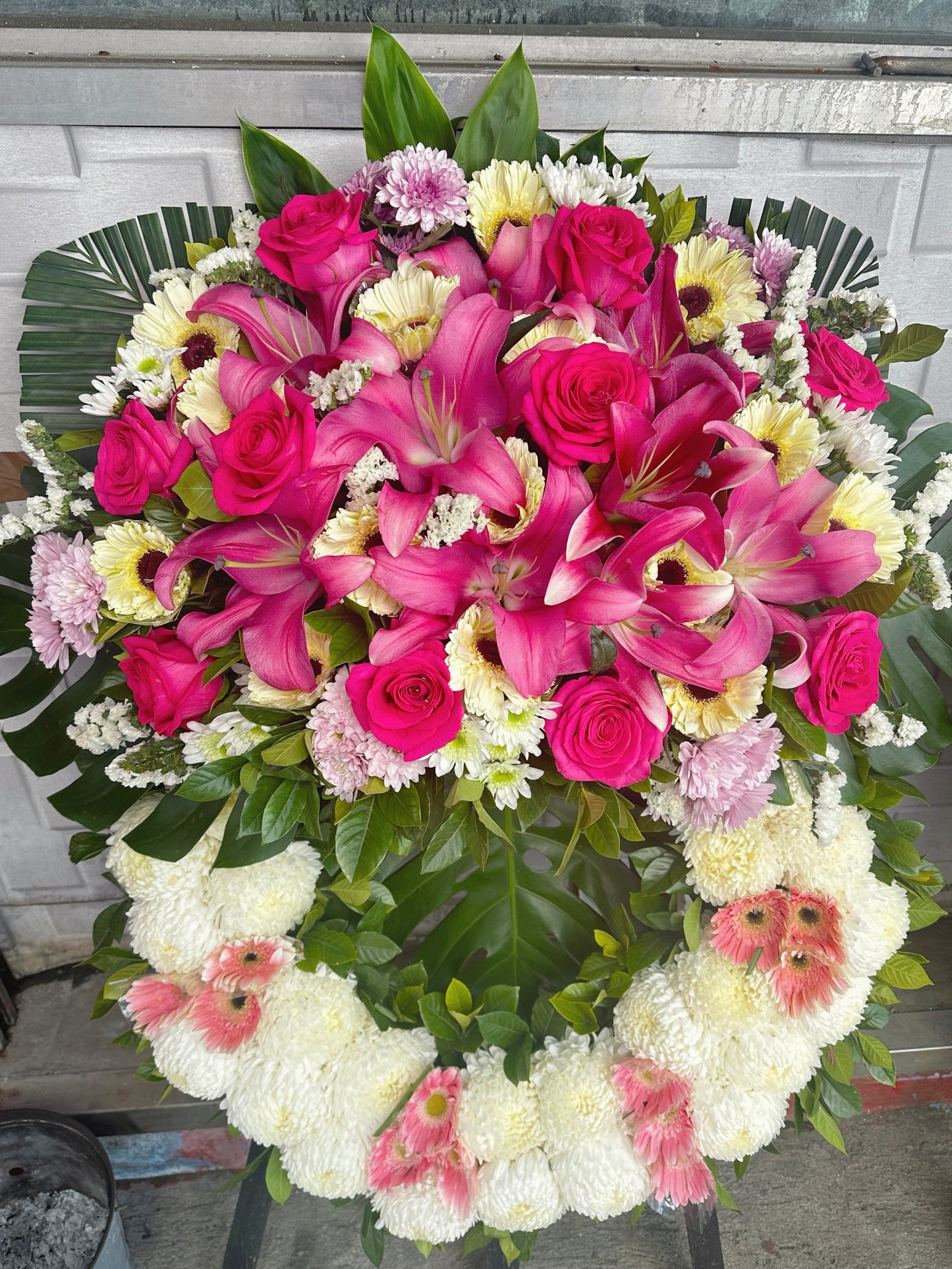 西式花圈-f04|白事花牌|帛事花籃・帛事花牌 即日送達|九龍帛事花店