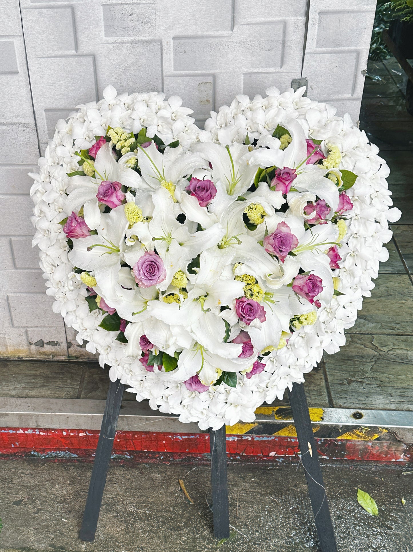 心形花牌-h05|白事花牌|帛事花籃・帛事花牌 即日送達|九龍帛事花店