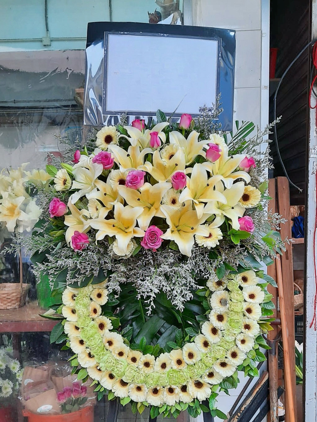西式花籃-雙層集體團體公司帛事殯儀花牌