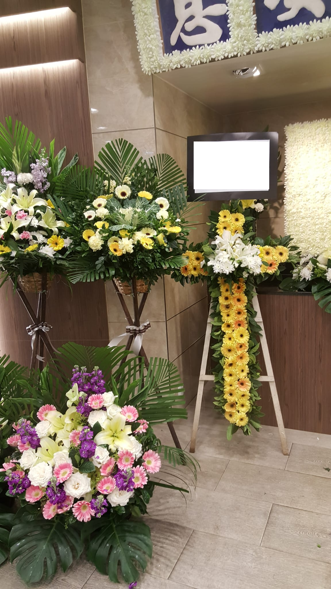 十字架花牌-i02|十字架花牌設計|九龍帛事花店・專業悼念花藝