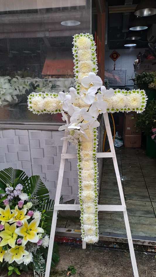 十字架花牌-i03|十字架花牌設計|九龍帛事花店・專業悼念花藝