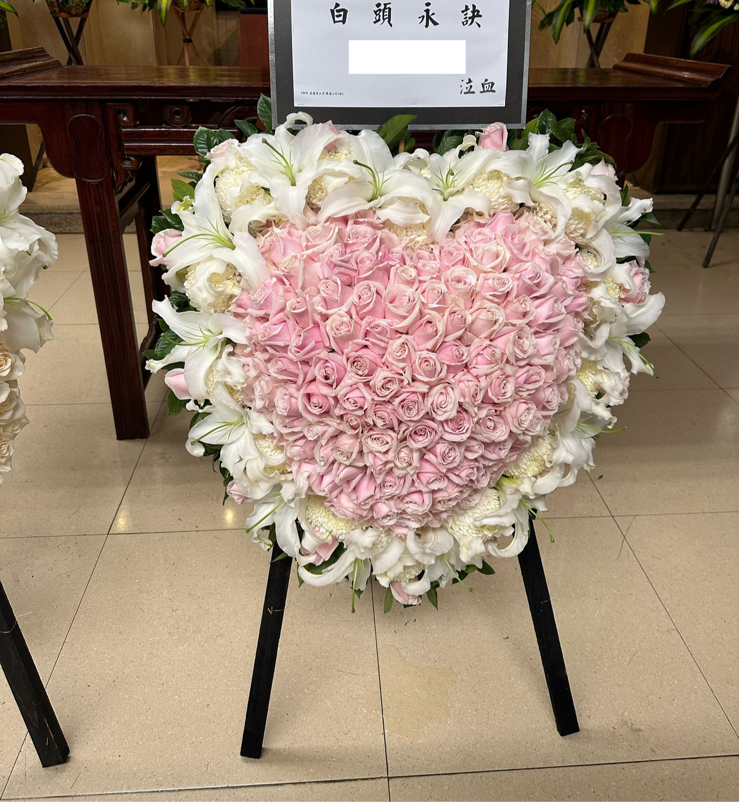 心形花牌-h10｜白事花牌｜帛事花籃・帛事花牌 即日送達｜九龍帛事花店